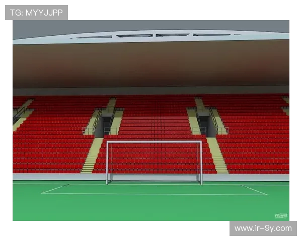 足球撞门框弹回瞬间引发场上精彩反转时刻全景解析震撼画面再现瞬